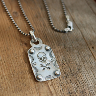 SKULL & CROSSED ARROWS DOGTAG